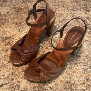 Banana Republic wood heals